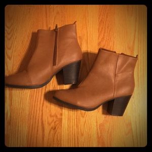 Old Navy ankle boots 9